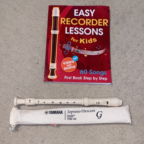 Yamaha Recorder and lesson book - Picture 2 of 4